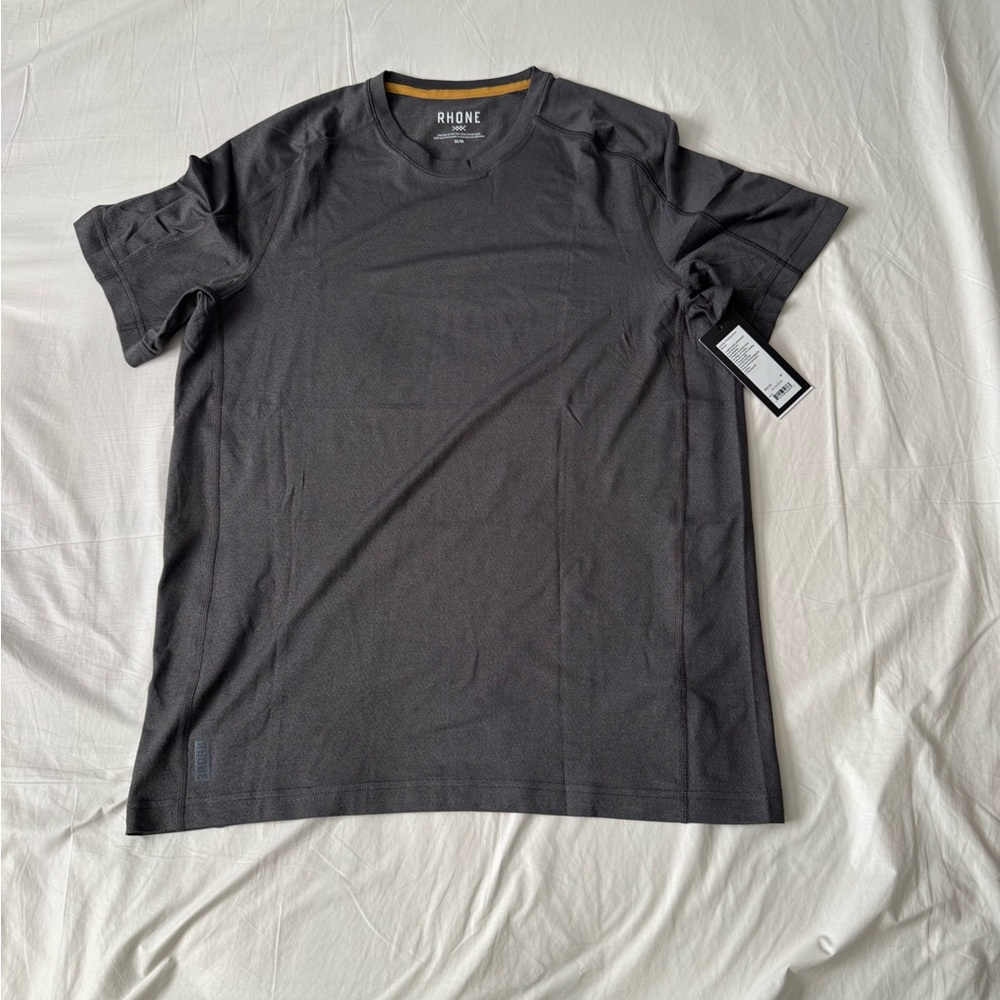 Rhône Invictus Training Shirt Mens Medium Gray Athletic Short Sleeve Tee NWT